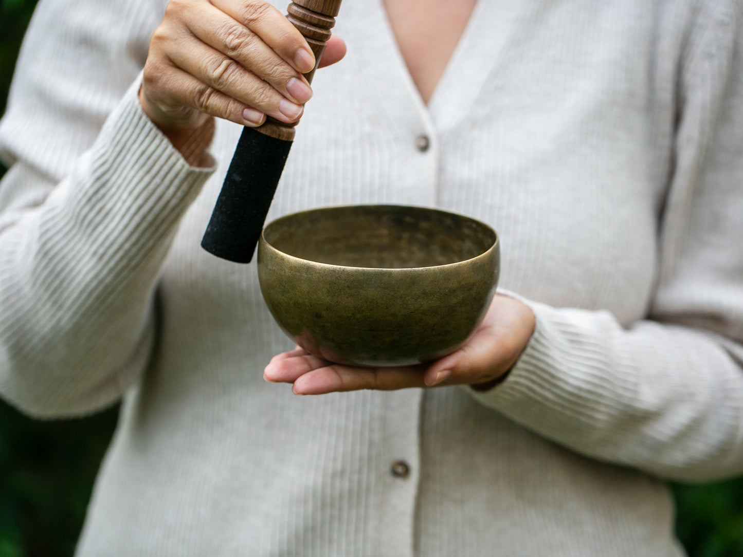 Small Old 'Tara' Singing Bowl - Base Note C#4 (280 Hz)