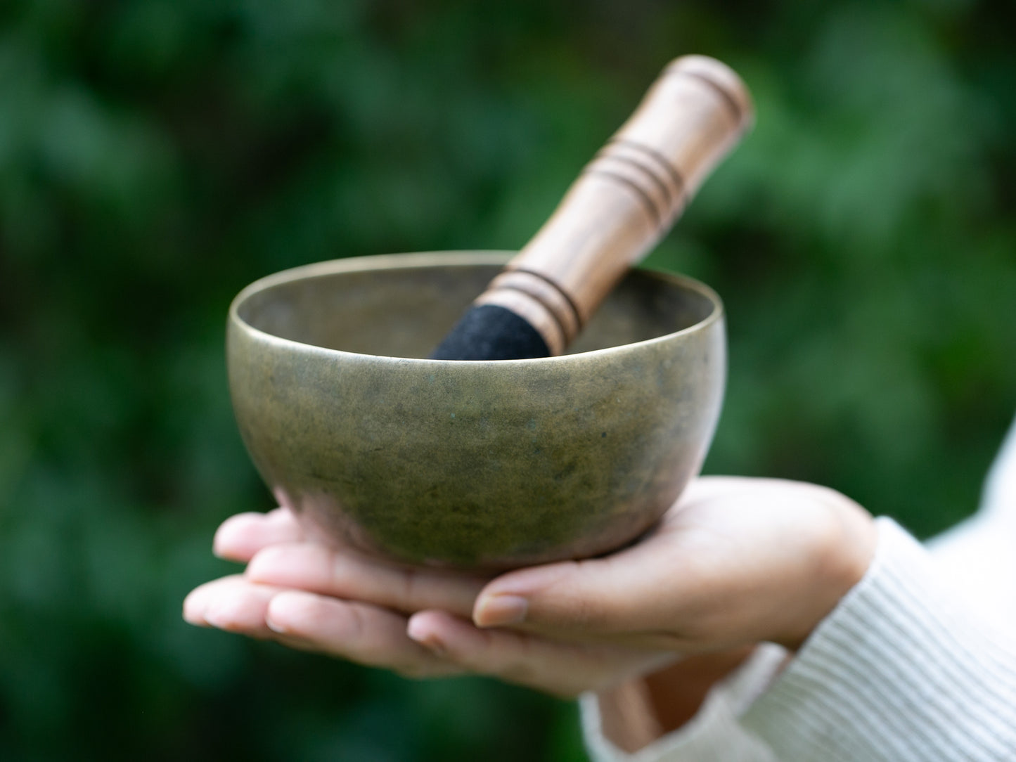 Small Old 'Tara' Singing Bowl - Base Note C#4 (280 Hz)