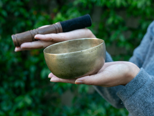 Small Old 'Tara' Singing Bowl - Base Note E4 (329 Hz)