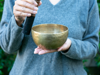 Small Old 'Tara' Singing Bowl - Base Note B3 (250 Hz)