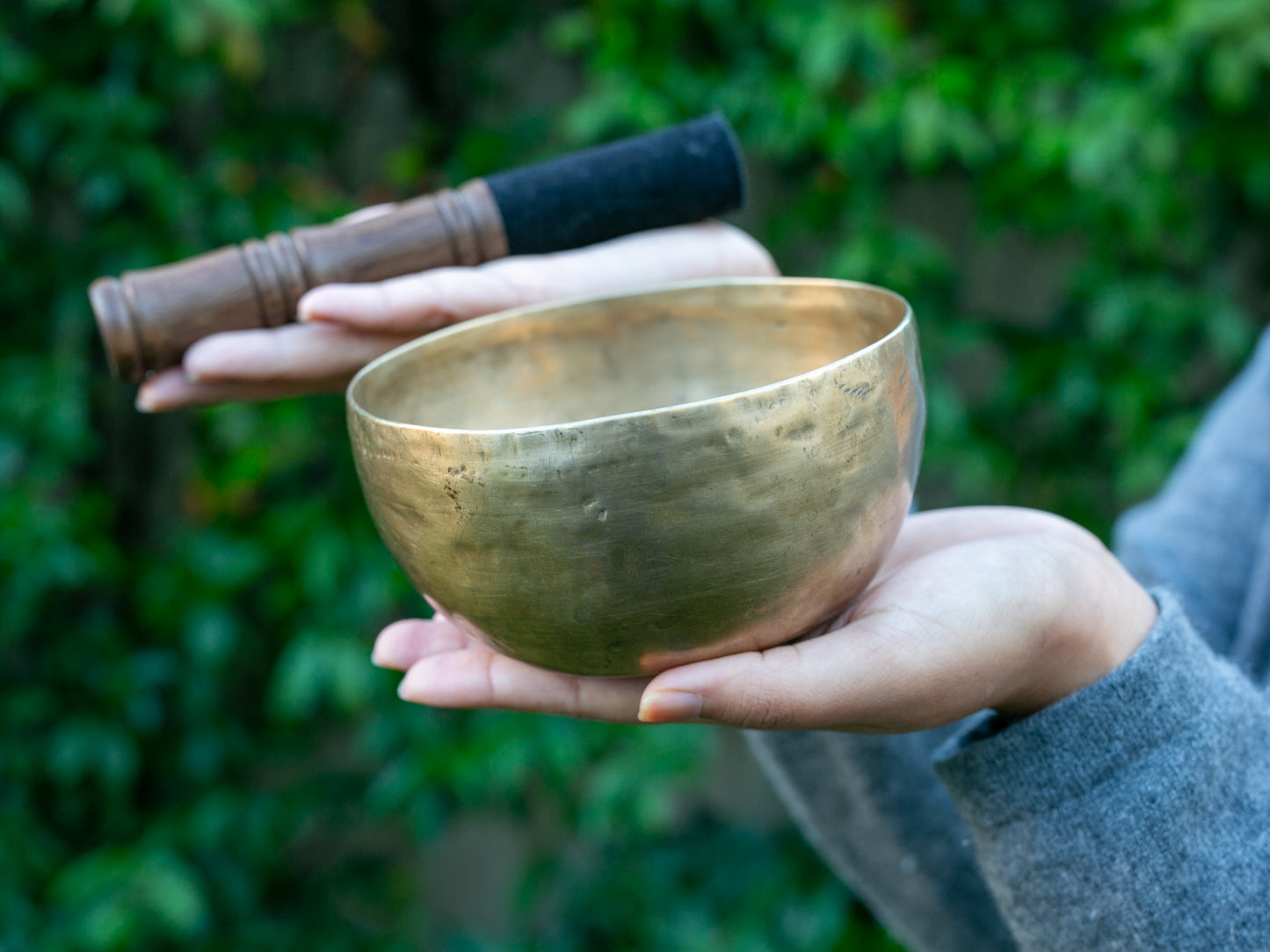 Small Old 'Tara' Singing Bowl - Base Note B3 (250 Hz)