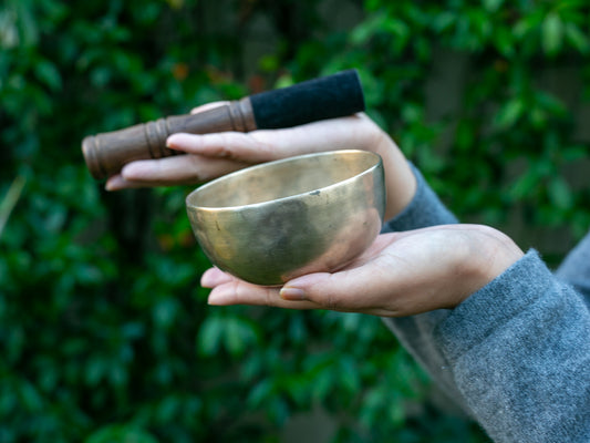 Small Old 'Tara' Singing Bowl - Base Note G4 (402 Hz)