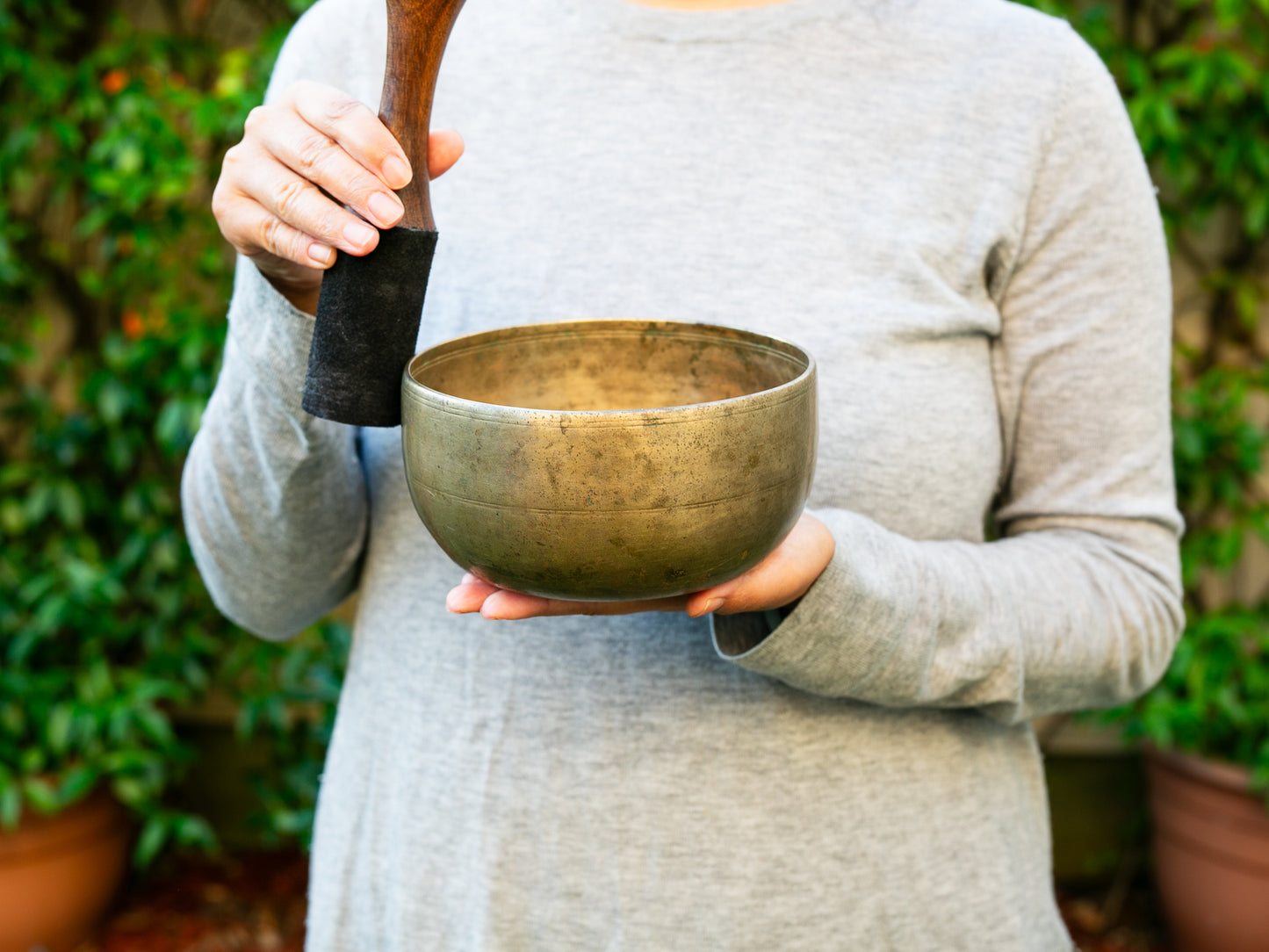 Old 'Tara' Singing Bowl - Base Note G#3 (205 Hz)