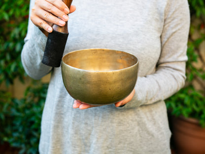 Old 'Tara' Singing Bowl - Base Note G3 (197 Hz)