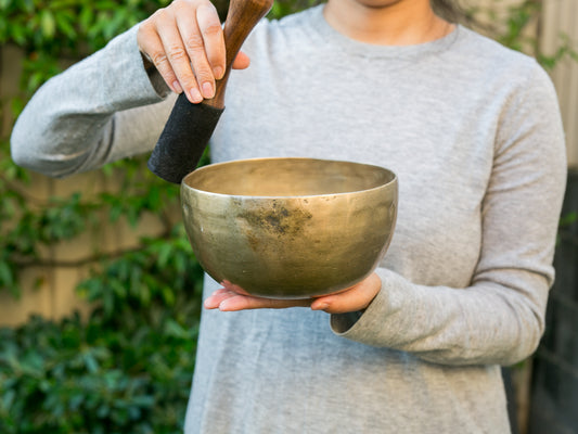 Old 'Tara' Singing Bowl - Base Note D#3 (157 Hz)