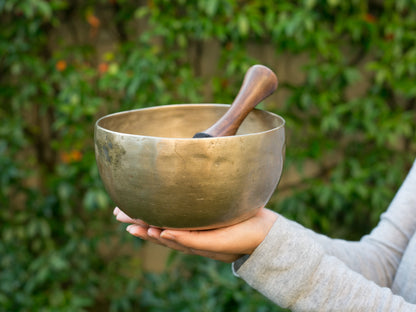 Old 'Tara' Singing Bowl - Base Note D#3 (157 Hz)