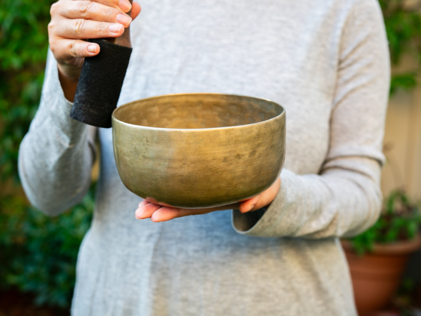 Old 'Tara' Singing Bowl - Base Note G#3 (203 Hz)