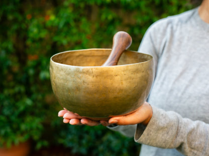 Old 'Tara' Singing Bowl - Base Note D#3 (155 Hz)