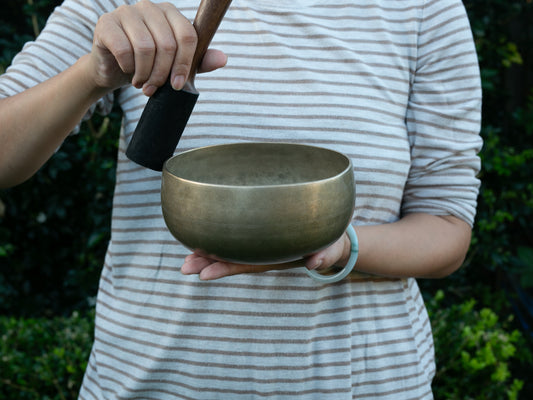 Remuna Singing Bowl - Base note F#3 (185 Hz)