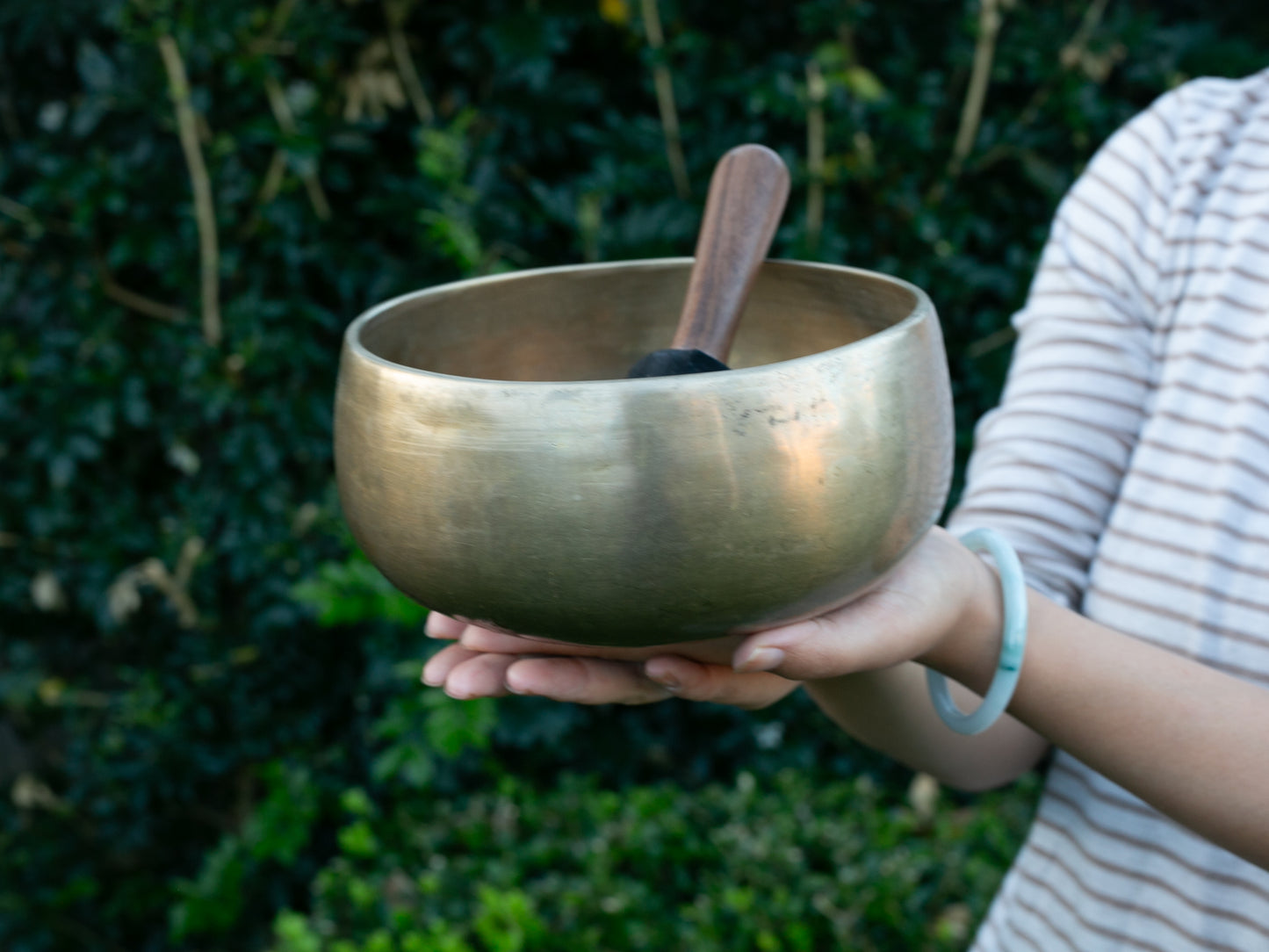 Remuna Singing Bowl - Base note A#5 (239 Hz)