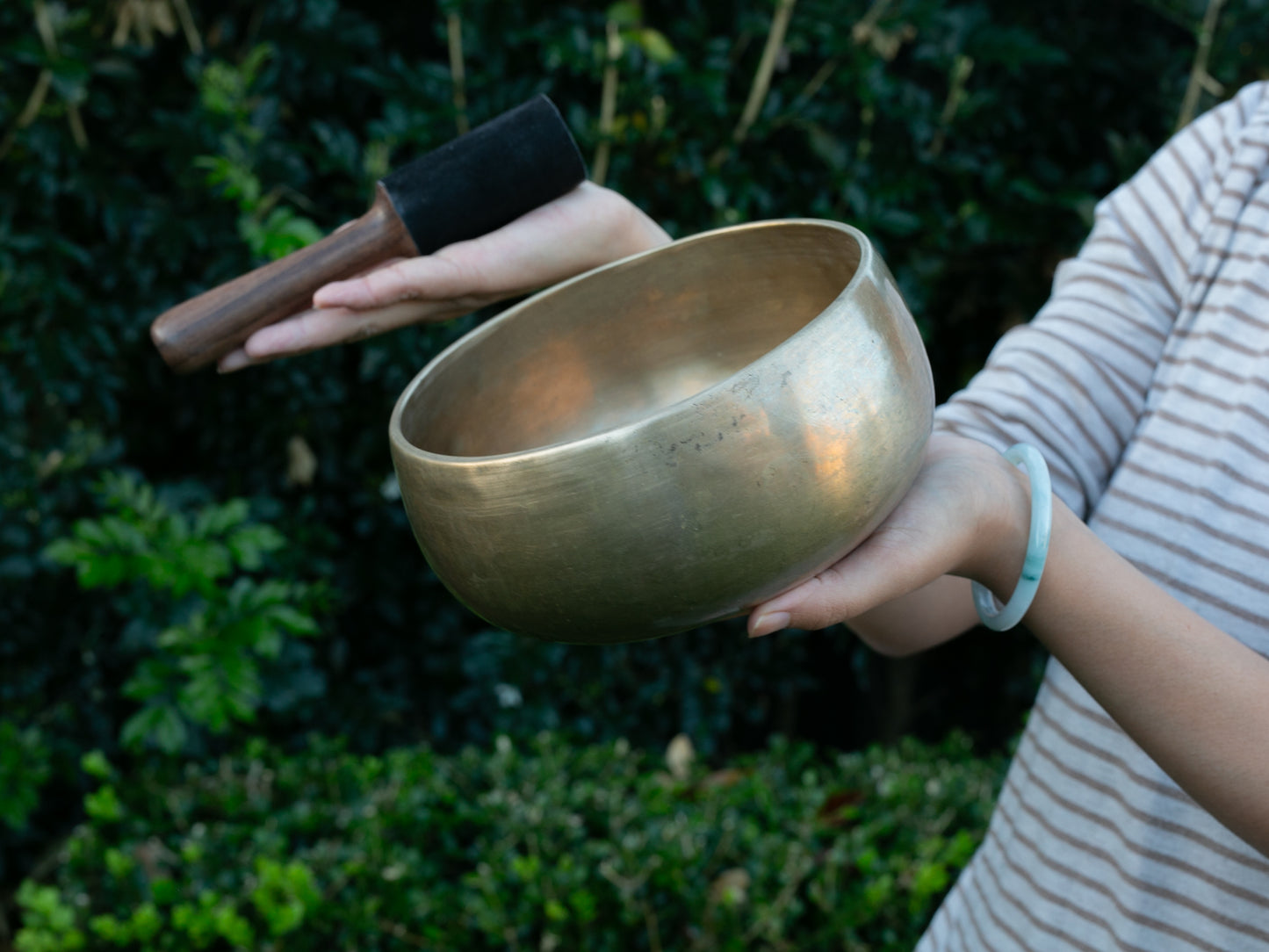 Remuna Singing Bowl - Base note A#5 (239 Hz)