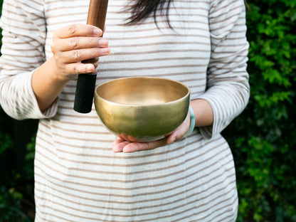 Small Contemporary Flow Singing Bowl - Base note E4 (328 Hz)