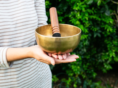 Small Contemporary Flow Singing Bowl - Base note E4 (322 Hz)