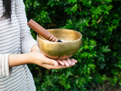 Small Contemporary Flow Singing Bowl - Base note D#4 (303 Hz)