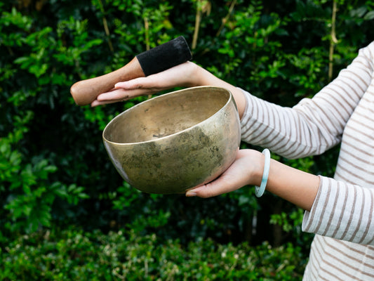 Old 'Tara' Singing Bowl - Base Note F#3 (187 Hz)