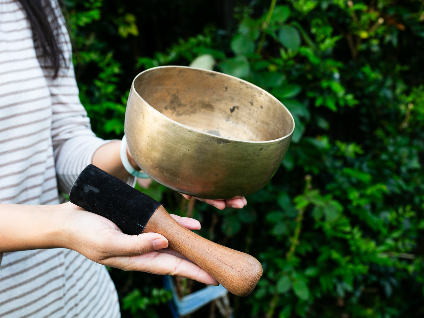 Old 'Tara' Singing Bowl - Base Note E3 (160 Hz)