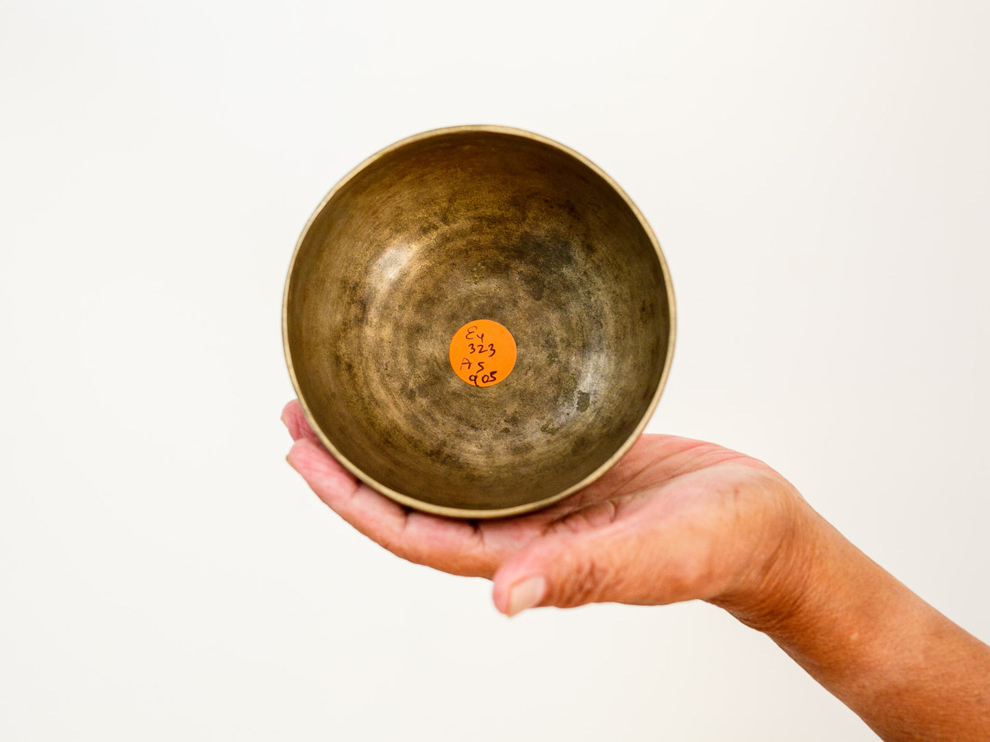 Small Tara Singing Bowl - Base Note E4 (323 Hz)