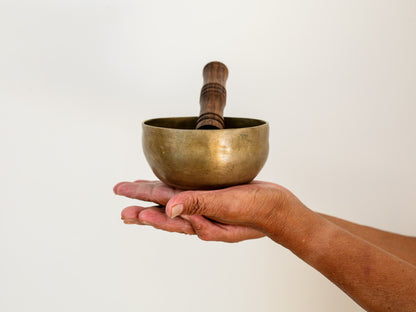 Small Tara Singing Bowl - Base Note E4 (323 Hz)