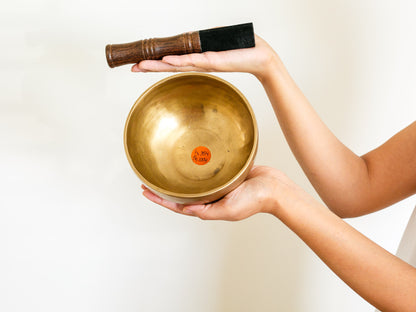 Small Contemporary Flow Singing Bowl - Base note F4 (354 Hz)