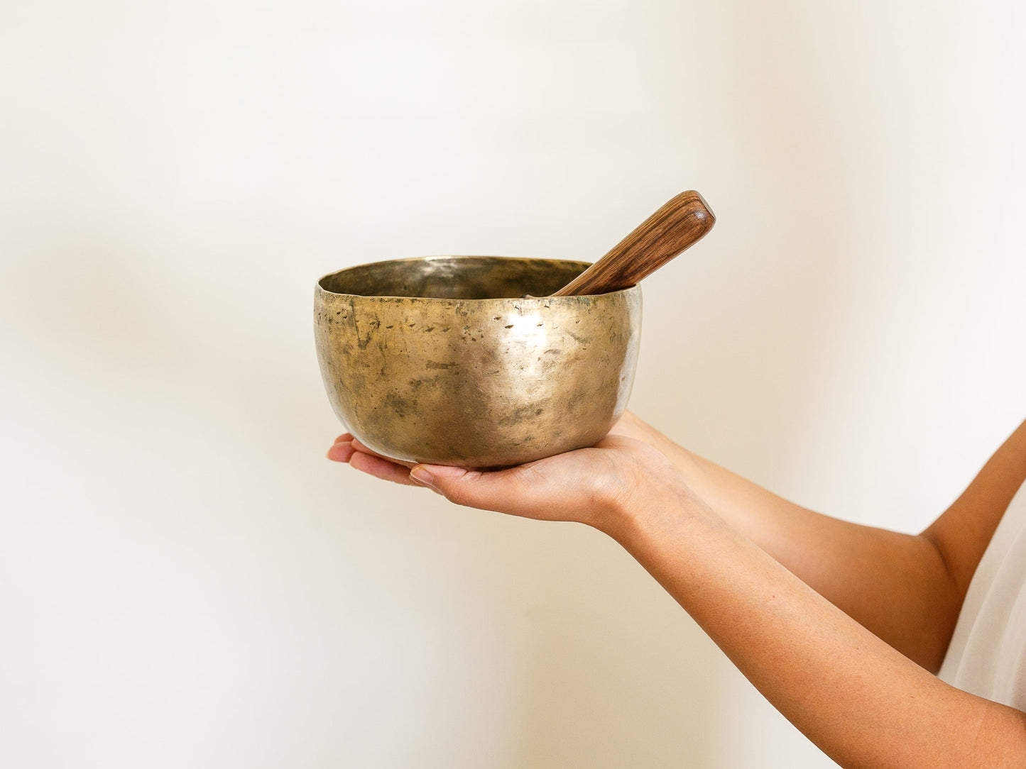 Tara Singing Bowl - Base Note G3 (196 Hz)