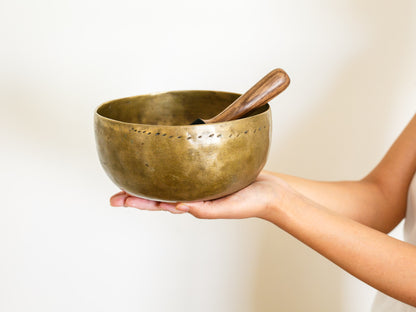 Tara Singing Bowl - Base Note E3 (169 Hz)