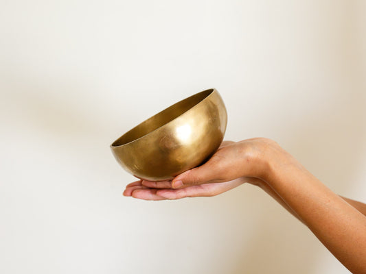 Small Contemporary Flow Singing Bowl - Base note E4 (320 Hz)