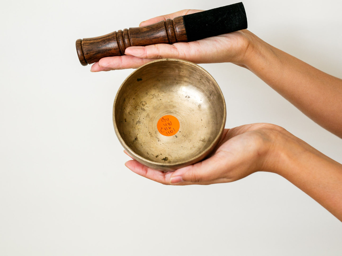 Small Tara Singing Bowl - Base Note G4 (401 Hz)