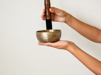 Small Tara Singing Bowl - Base Note G4 (401 Hz)