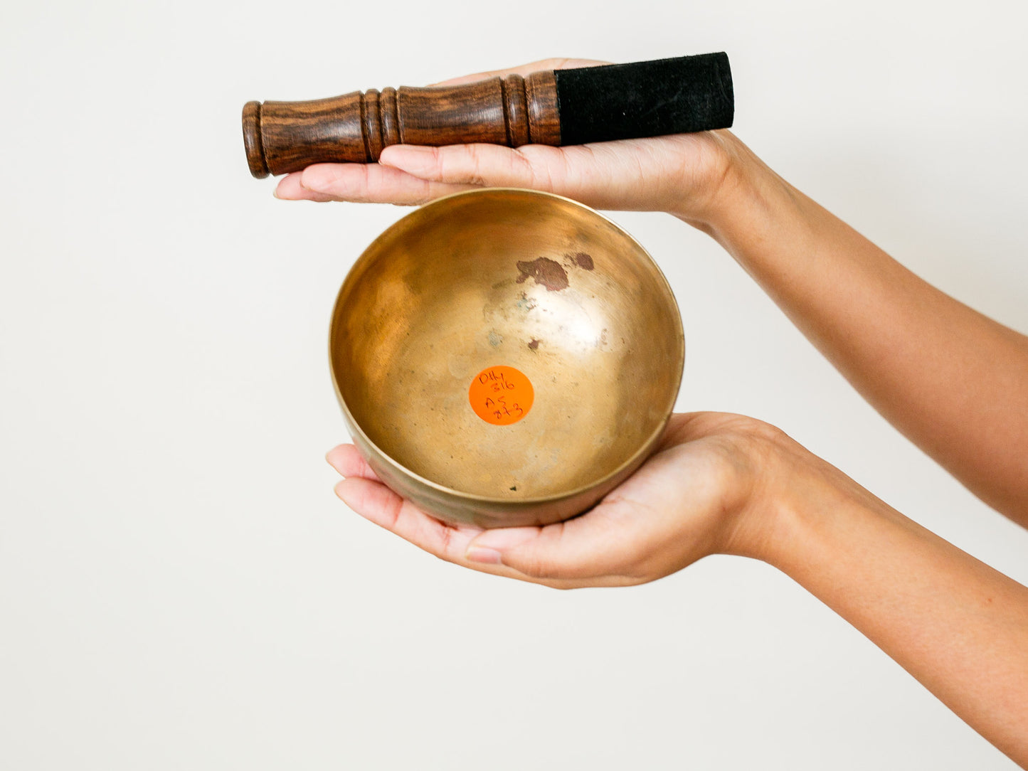 Small Tara Singing Bowl - Base Note D#4 (316 Hz)