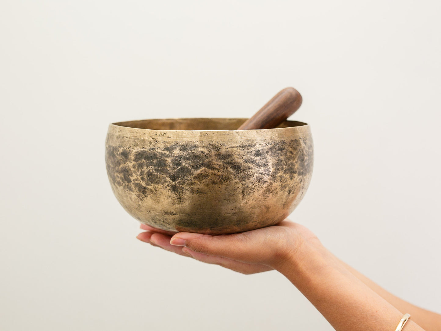 Tara Singing Bowl - Base Note C#3 (140 Hz)