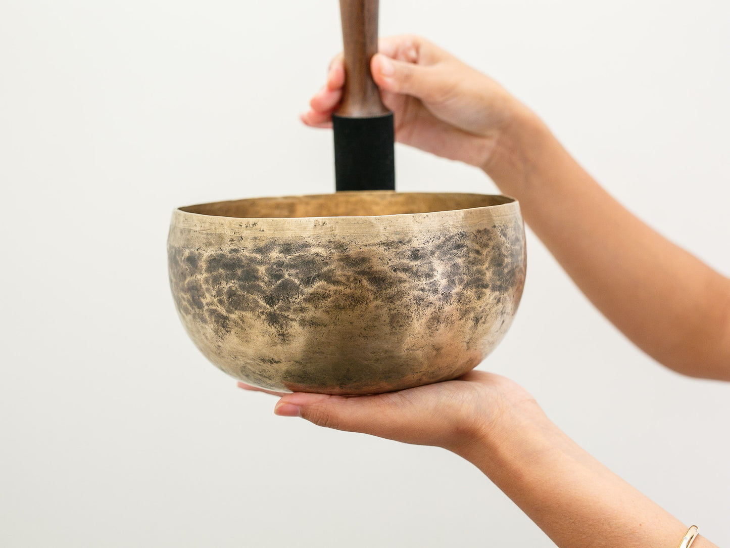 Tara Singing Bowl - Base Note C#3 (140 Hz)