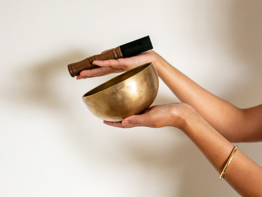 Small Contemporary Flow Singing Bowl - Base note E4 (316 Hz)