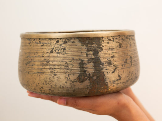 Unusual Singing Bowl D4 286 Hz