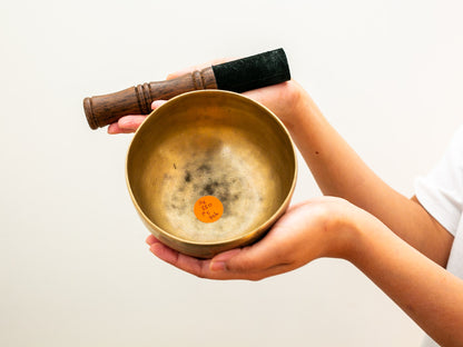 Small Tara Singing Bowl - Base Note B3 (250 Hz)