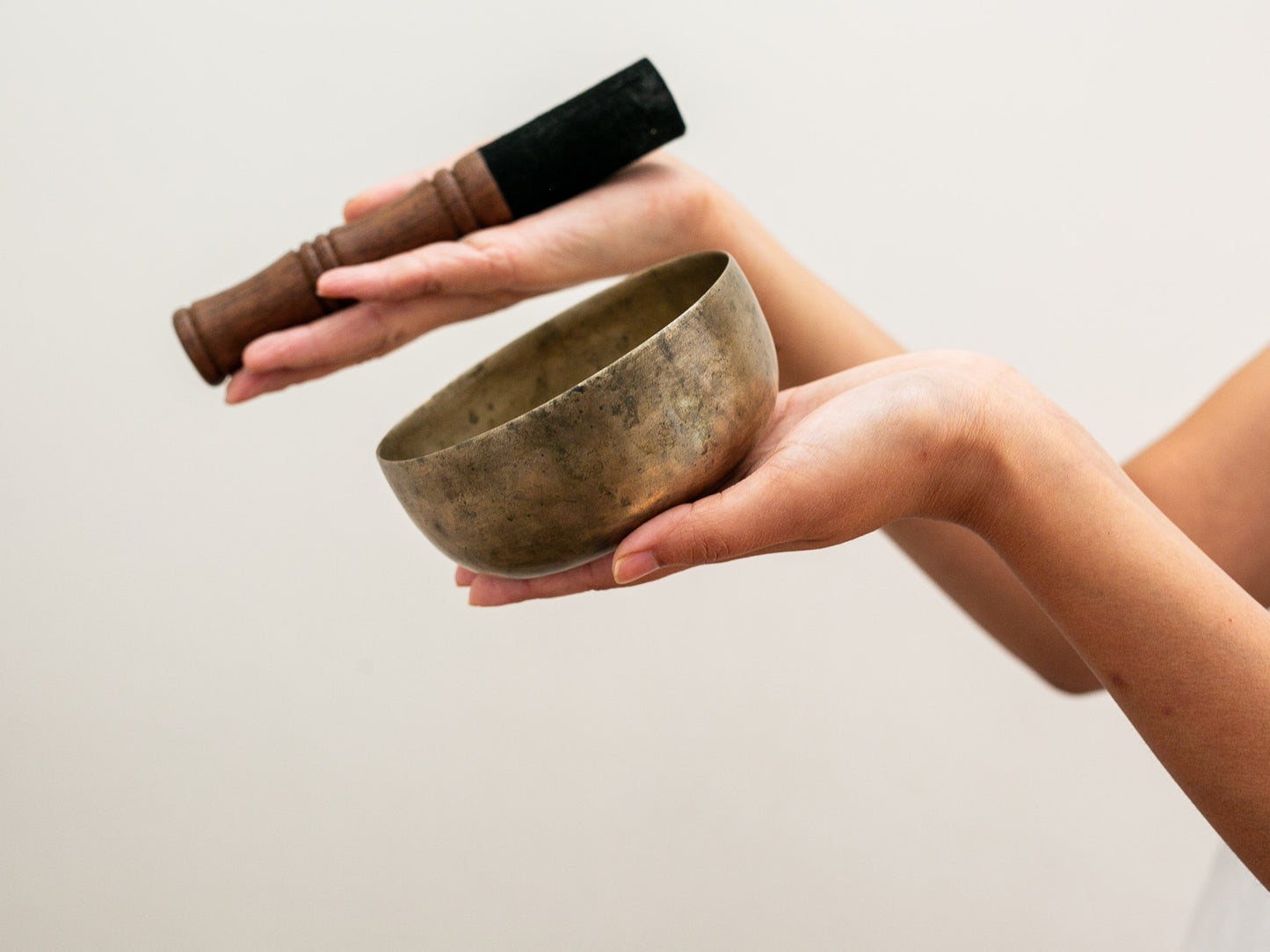 Small Tara Singing Bowl - Base Note C#4 (275 Hz)