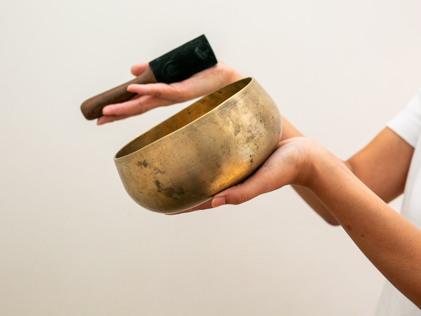 Remuna Singing Bowl - F3 (177 Hz)