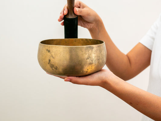 Remuna Singing Bowl - F3 (177 Hz)