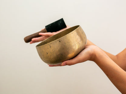 Remuna Singing Bowl - F3 (168 Hz)