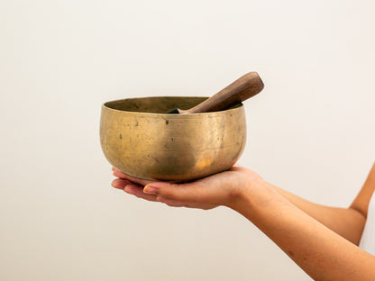 Remuna Singing Bowl - F3 (168 Hz)