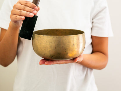 Remuna Singing Bowl - F3 (168 Hz)