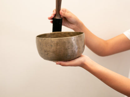 Tara Singing Bowl - Base Note F3 (172 Hz)