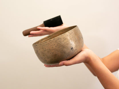 Tara Singing Bowl - Base Note F#3 (179 Hz)