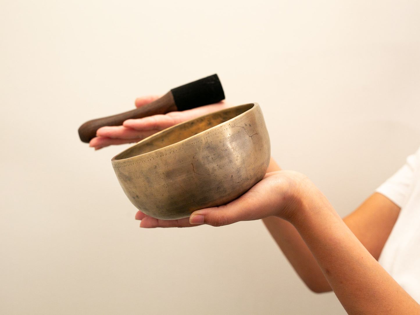 Tara Singing Bowl - Base Note E4 (332 Hz)