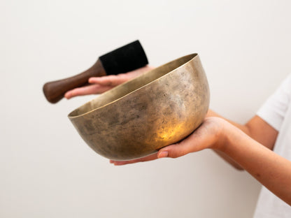 Large Tara Singing Bowl - Base Note F2 (87 Hz)