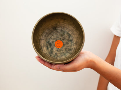 Small Tara Singing Bowl - Base Note F4 (351 Hz)