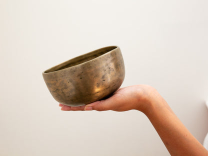 Small Tara Singing Bowl - Base Note F4 (351 Hz)