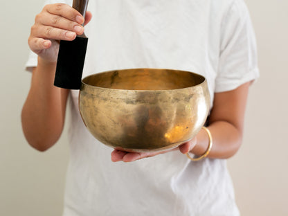 Tara Singing Bowl - Base Note D#3 (158 Hz)