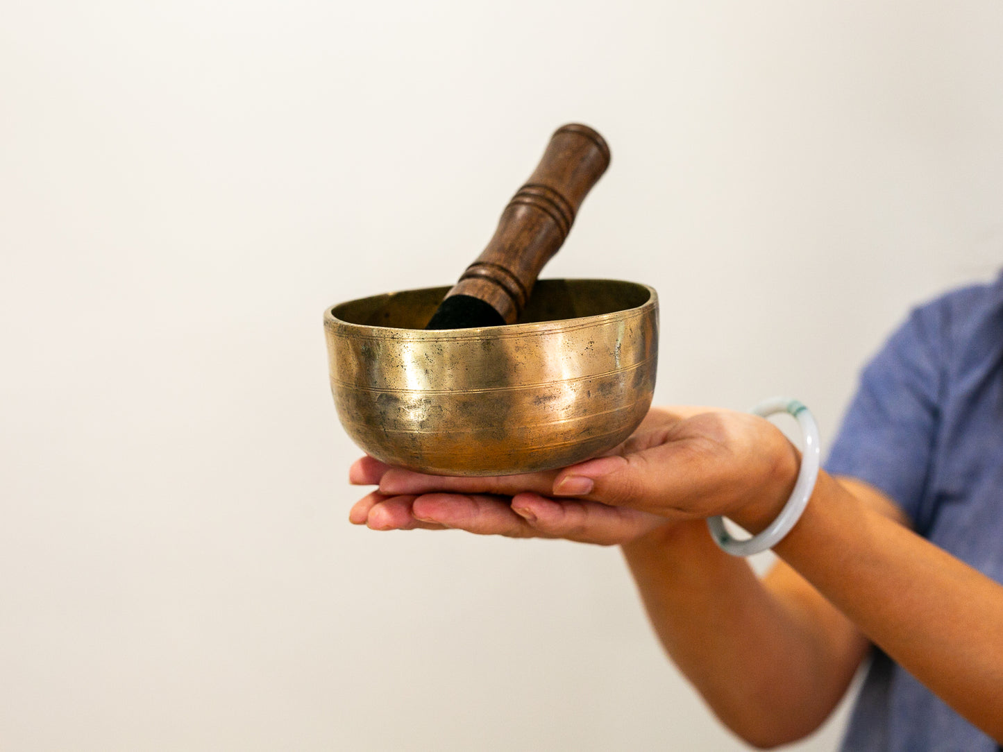 Small Old 'Tara' Singing Bowl - Base Note E3 (326 Hz)