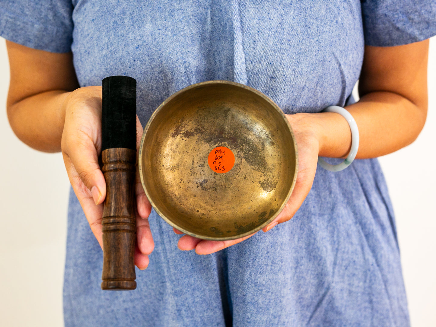 Small Old 'Tara' Singing Bowl - Base Note D#4 (309 Hz)