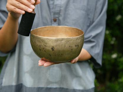 Old 'Tara' Singing Bowl - Base Note D#3 (154 Hz)